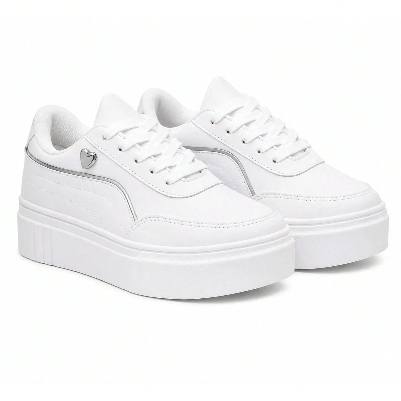 Tênis Casual Feminino Branco com Detalhes Prata e Solado Confortável