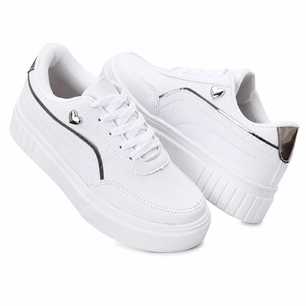 Tênis Casual Feminino Branco com Detalhes Prata e Solado Confortável