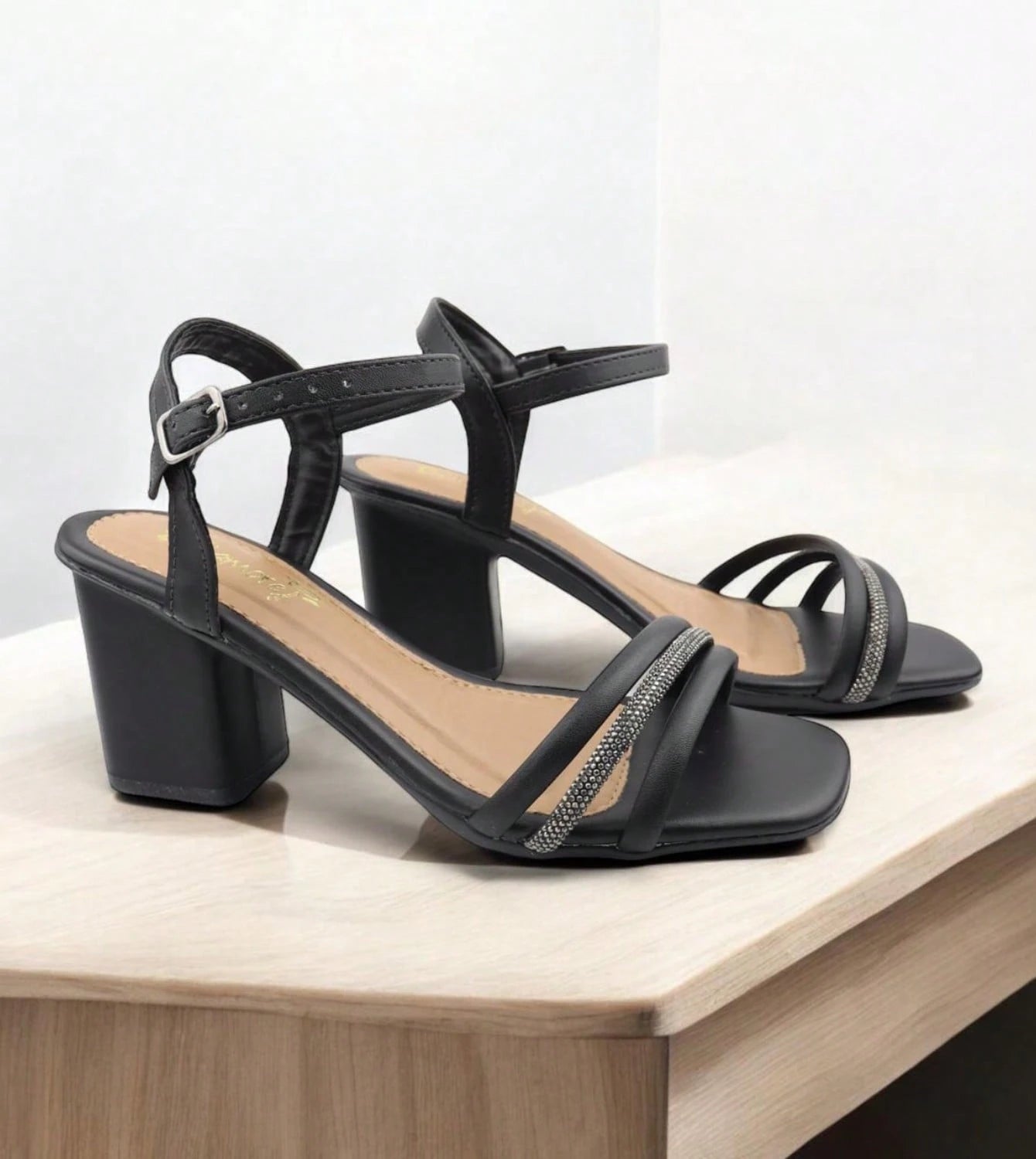 Sandália Feminina Salto Grosso Bloco Elegante Médio Com Brilho Fecho De Fivela Cores Preto,Offwhite,Nude,Azul Carnaval