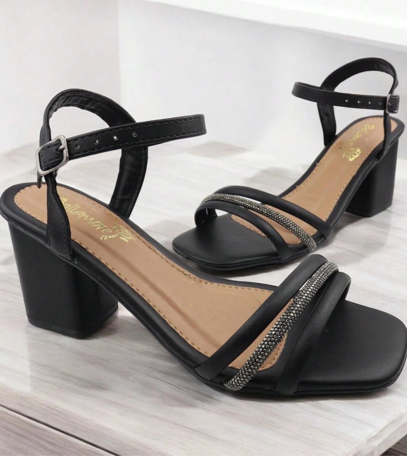 Sandália Feminina Salto Grosso Bloco Elegante Médio Com Brilho Fecho De Fivela Cores Preto,Offwhite,Nude,Azul Carnaval