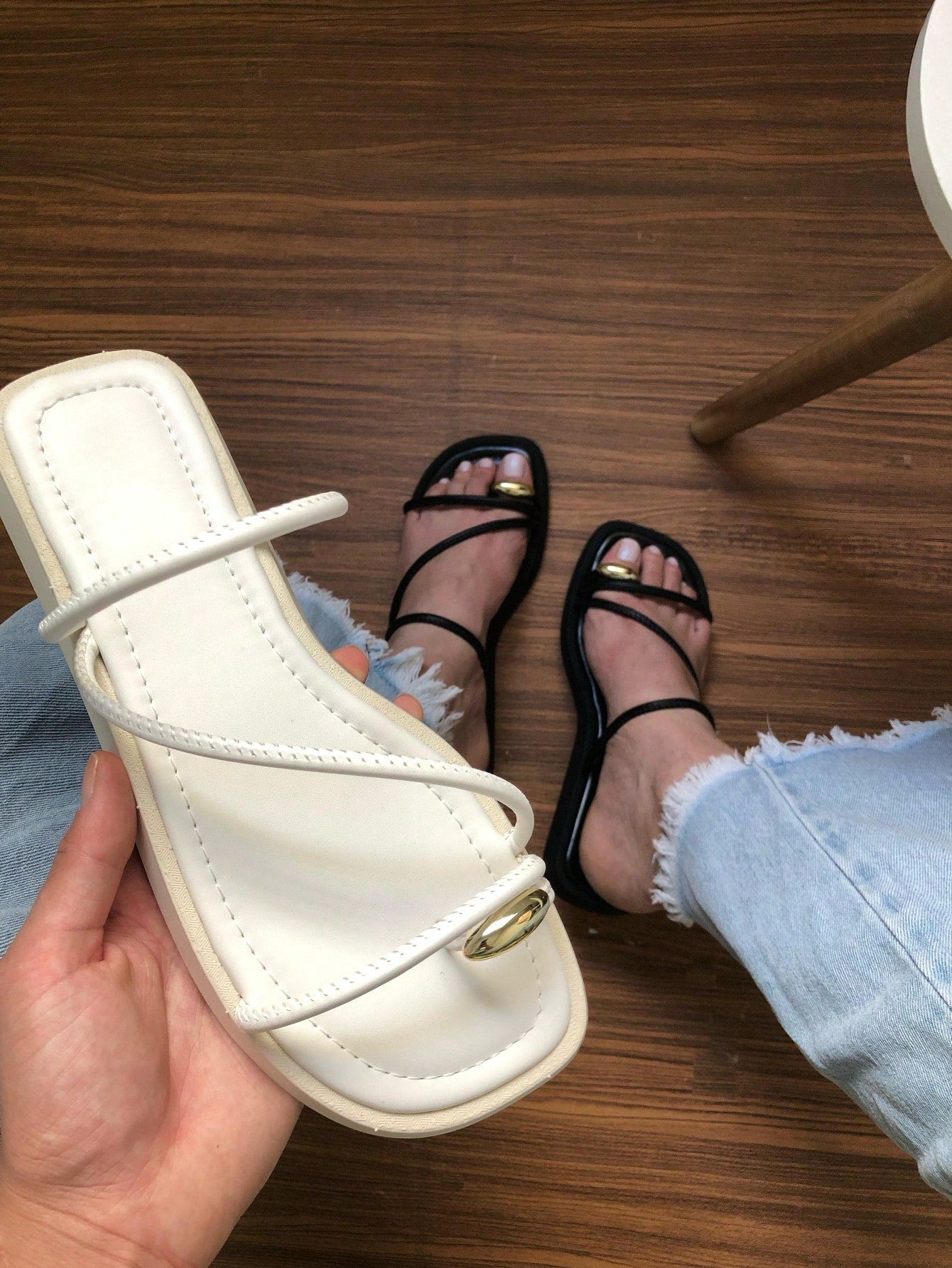 Sandália Feminina Flatform com detalhe em abs no dedinho elegante rasteirinha feminina